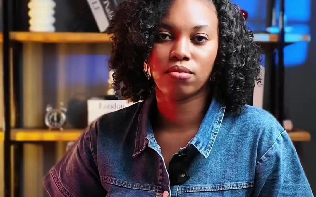 Fatoumata M Diarra dans la vidéo « Les personnes dangereuses commencent par gagner ta confiance »